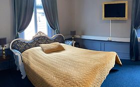 Jaernvaegshotellet B&B Skara
