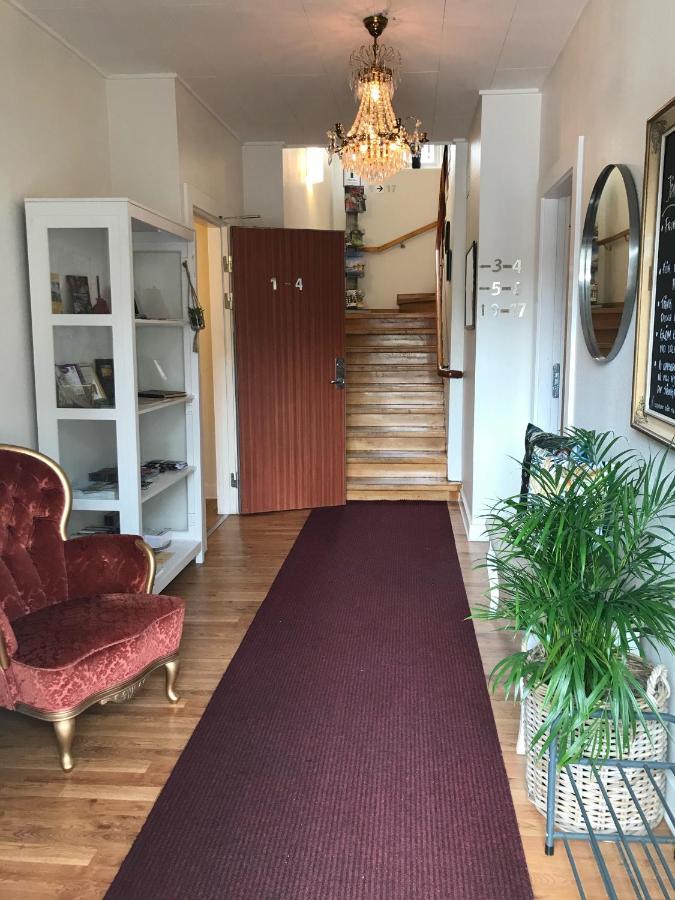 Jaernvaegshotellet B&B Skara Eksteriør billede