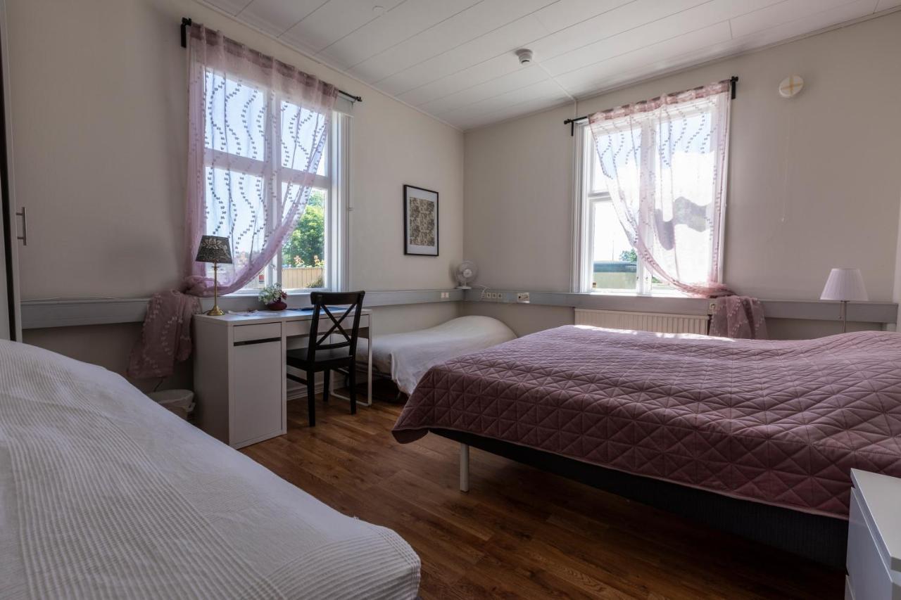 Jaernvaegshotellet B&B Skara Eksteriør billede